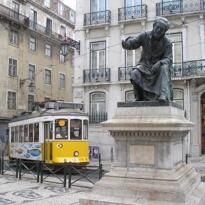 Estatua del Poeta Antonio Ribeiro Chiado
