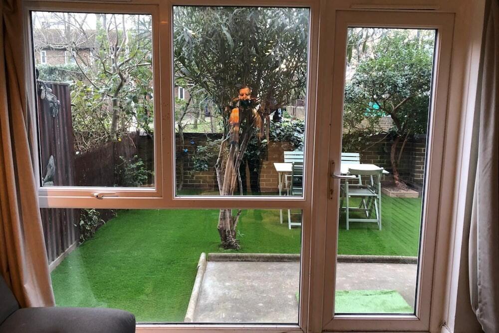 Foto de una habitación de Lovely 2 Bedroom Apartment With Garden, South Bank Westminster