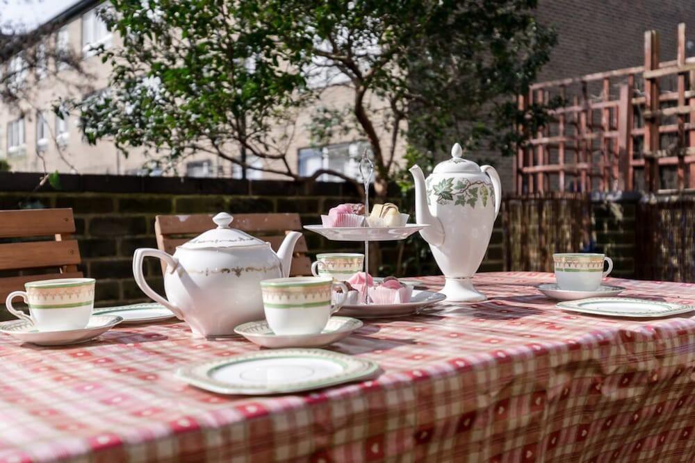 Foto de una habitación de Lovely 2 Bedroom Apartment With Garden, South Bank Westminster