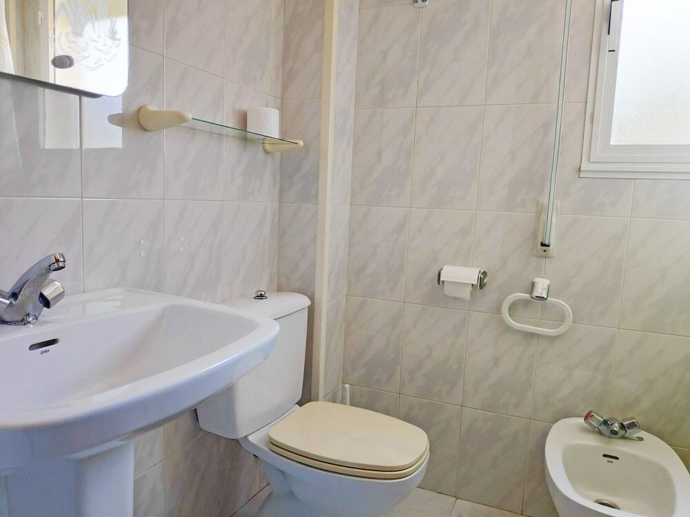 Foto del baño de Apartamentos Revo Salinas 3000