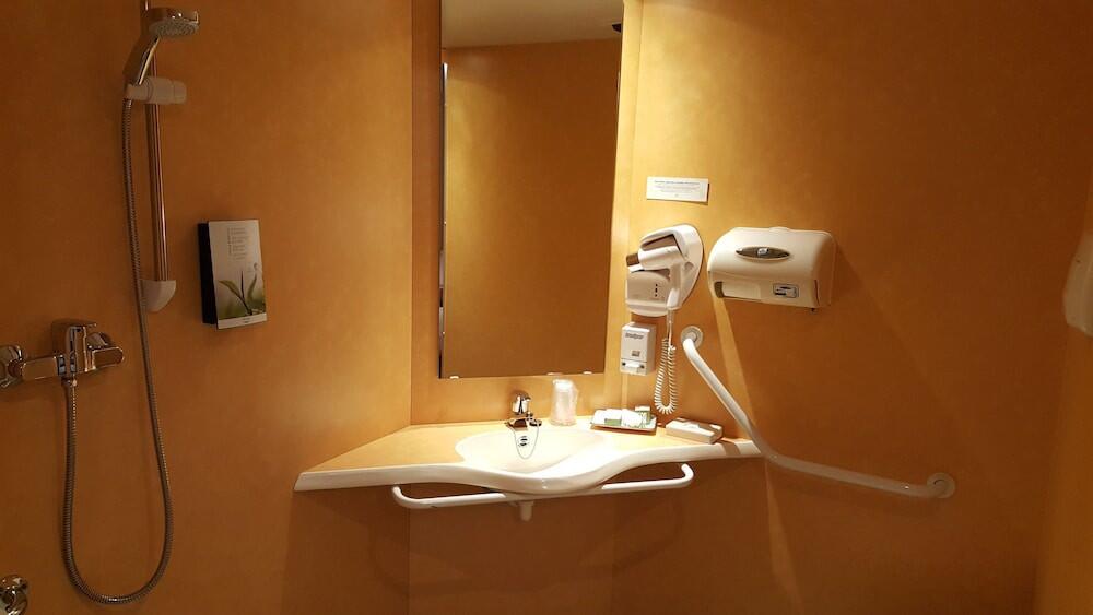 Foto del baño de Hotel La Métairie