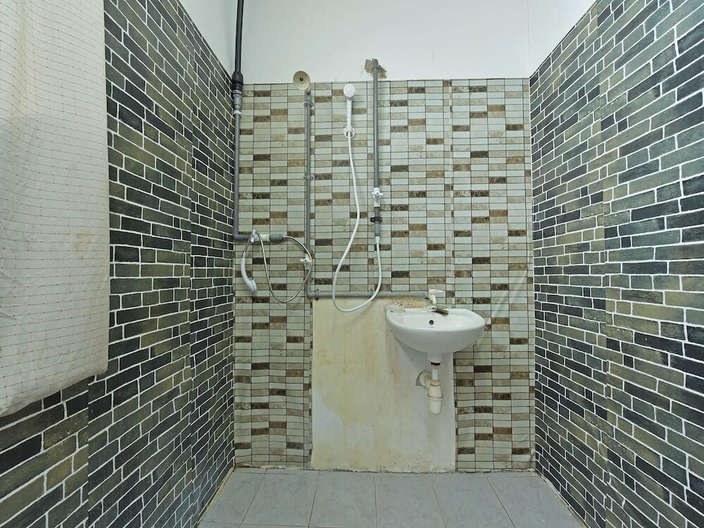 Foto del baño de OYO 90631 Syahirah Hotel