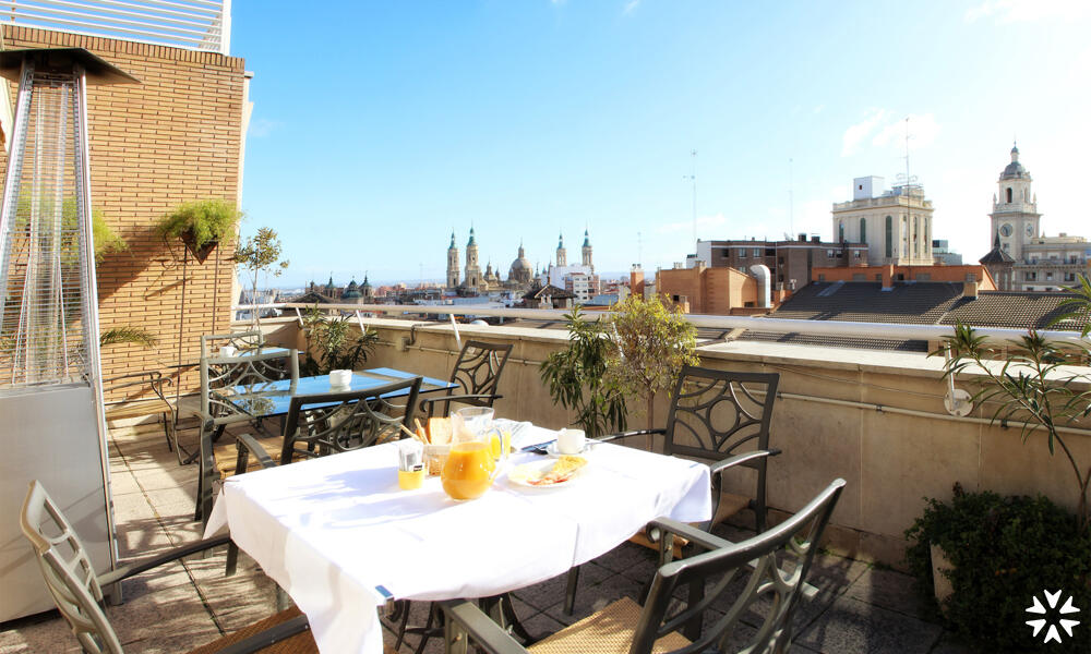 Foto de restauración de Aparthotel Los Girasoles