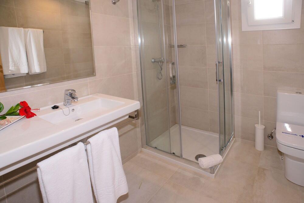 Foto del baño de Hotel Cala Llenya Resort Ibiza