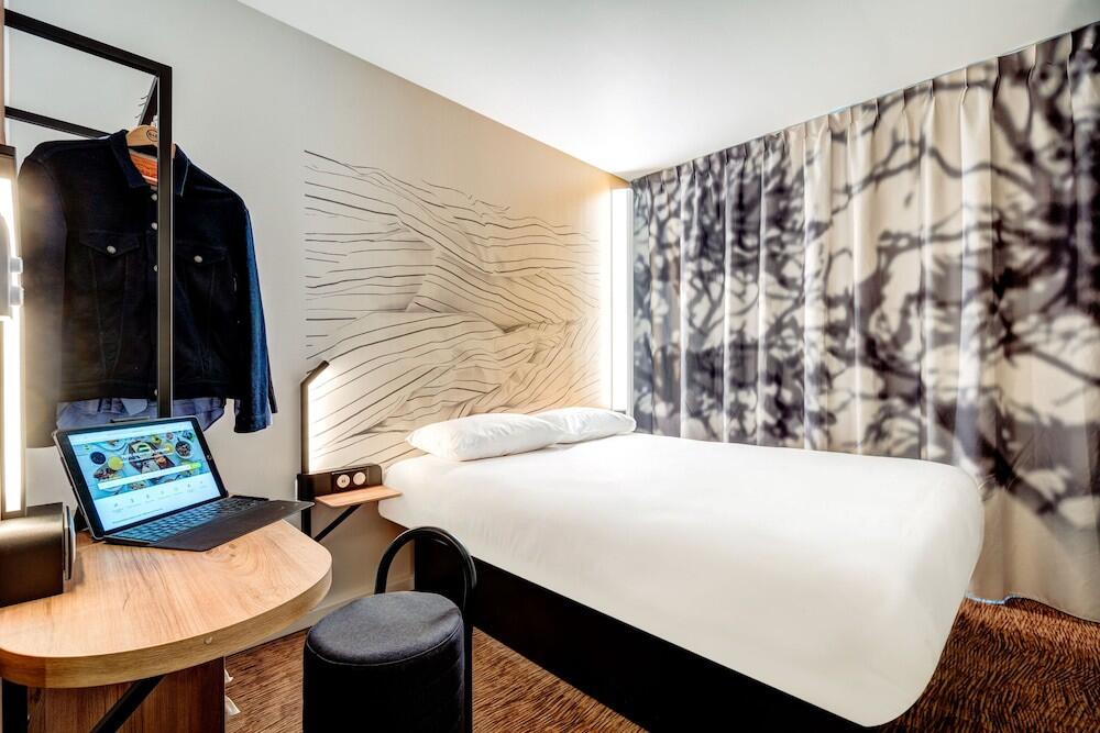 Foto de una habitación de B&amp;amp;B HOTEL Paris Ivry Quai de Seine