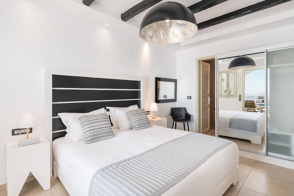 Foto de una habitación de Hotel Apeiron Blue Santorini