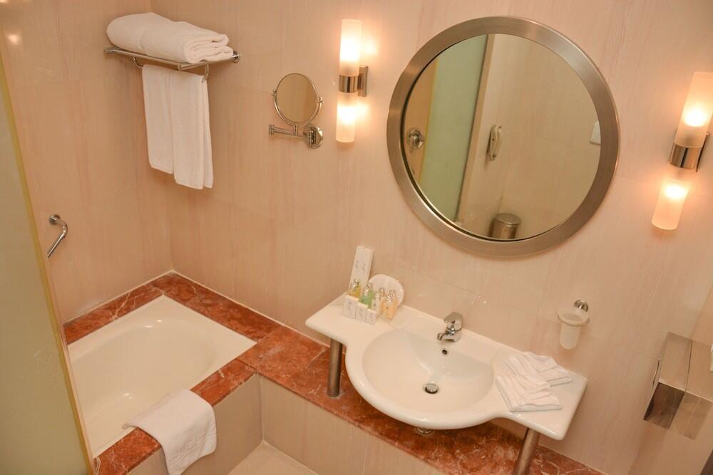 Foto del baño de Helnan Dreamland Hotel
