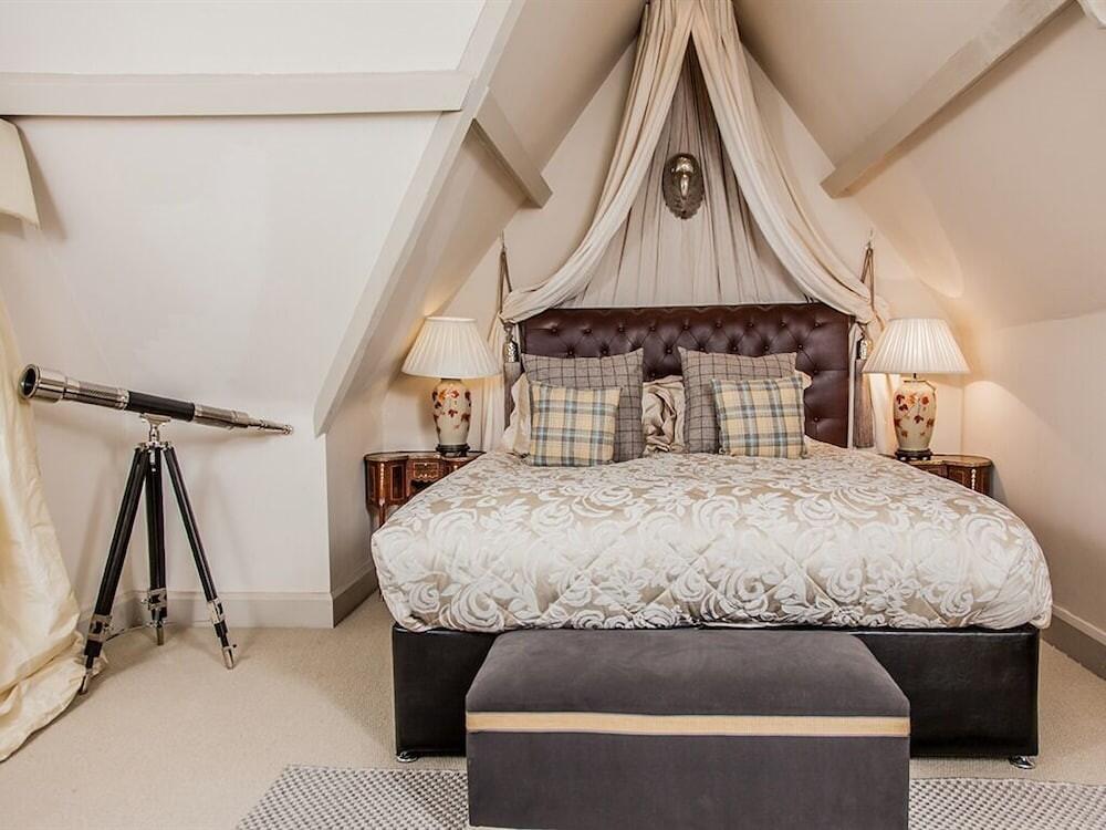 Room – Court House Manor Luxury B&amp;amp;B