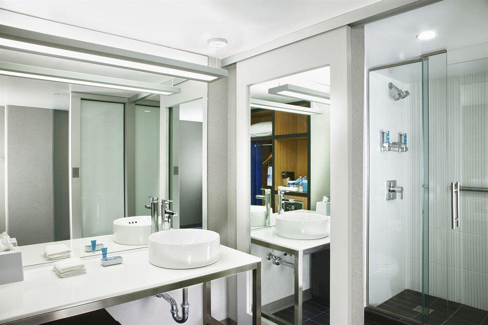 Foto del baño de Hotel Aloft San Francisco Airport