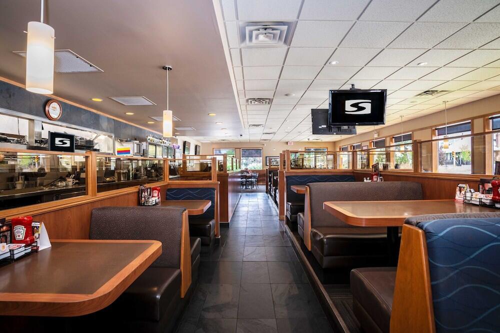Foto de restauración de Sandman Inn Kamloops