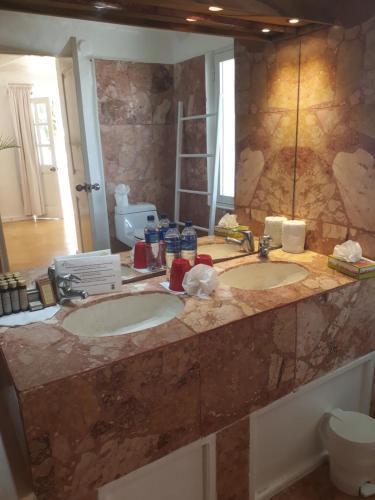 Foto del baño de Atlantis Hotel