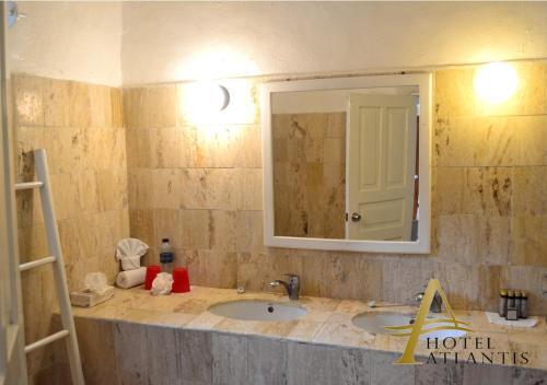Foto del baño de Atlantis Hotel