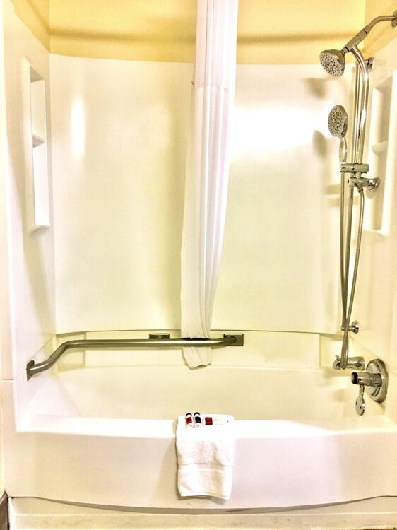 Bathroom – Hotel Days Inn &amp;amp; Suites by Wyndham Traverse City