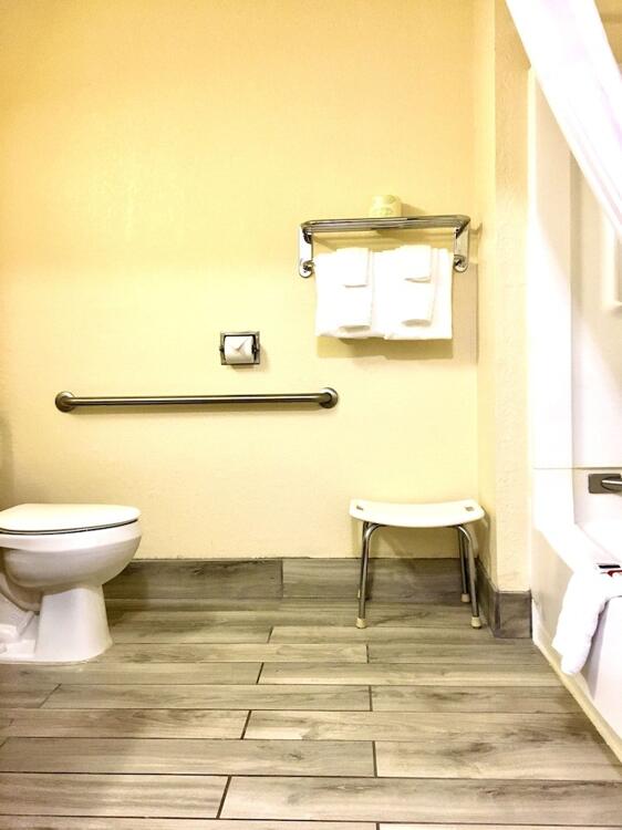Bathroom – Hotel Days Inn &amp;amp; Suites by Wyndham Traverse City