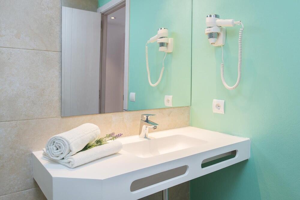 Foto del baño de Aparthotel Typic Art