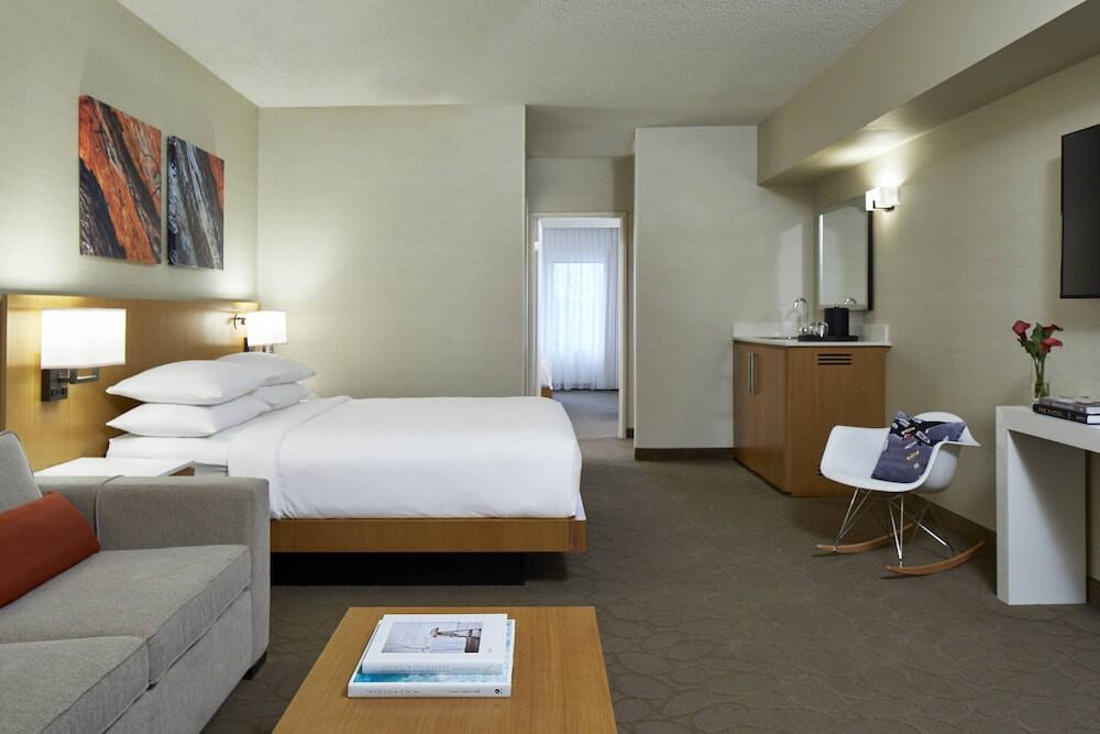 Foto de una habitación de Renaissance Chicago Glenview Suites Hotel