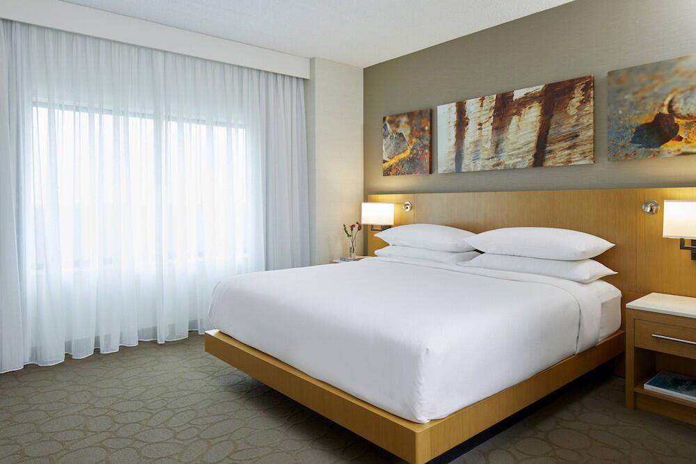 Foto de una habitación de Renaissance Chicago Glenview Suites Hotel