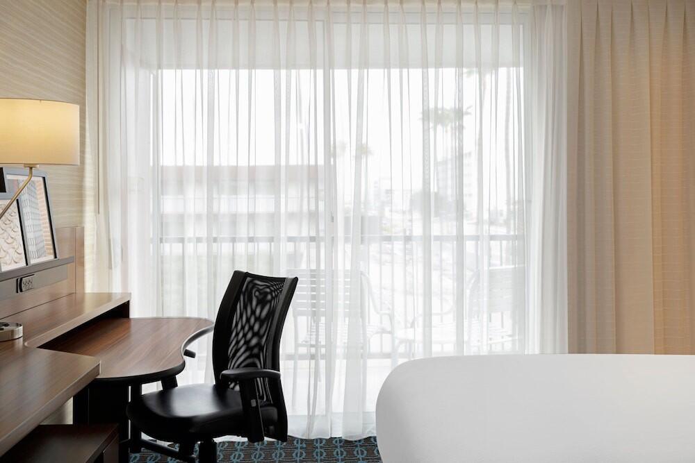 Foto de una habitación de Hotel Fairfield Inn &amp;amp; Suites by Marriott Los Angeles LAX/El Segundo