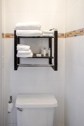 Foto del baño de Midtown West Hotel