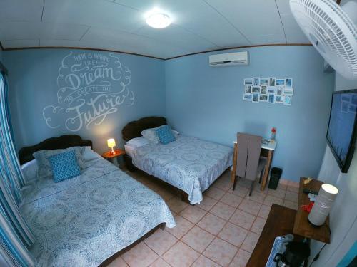 Foto de una habitación de Hotel Perico Azul &amp;amp; Surf Camp