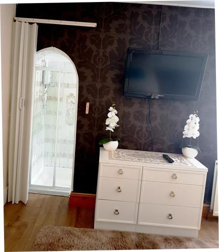 Room – Amber Guesthouse