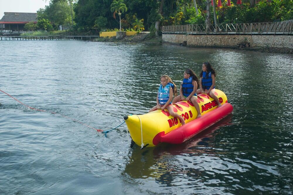 Foto de los servicios de Banana Palms Hotel