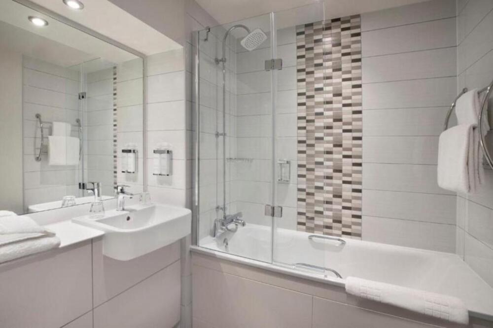 Foto del baño de Leonardo Hotel Chester