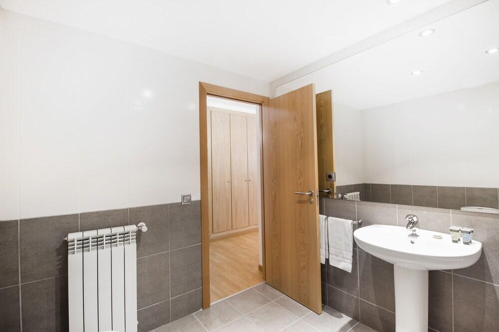 Foto del baño de Font del Ferro Apartments