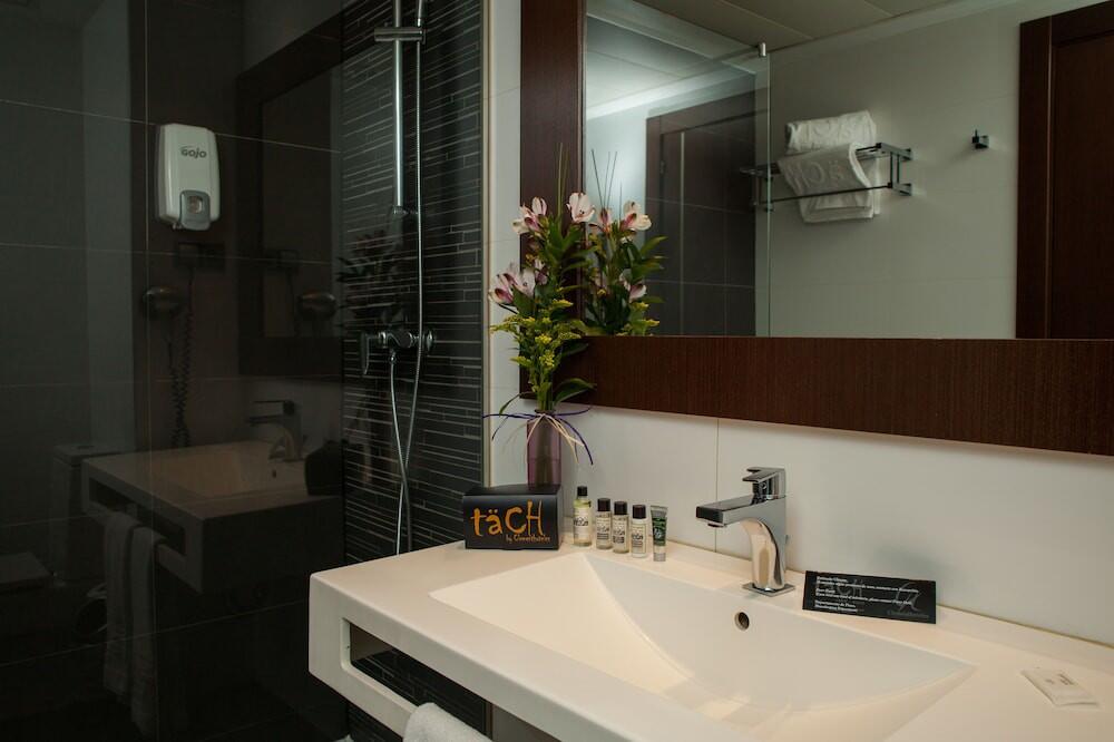 Hotel TaCH Madrid Airport, Madrid. Desde 77.8€