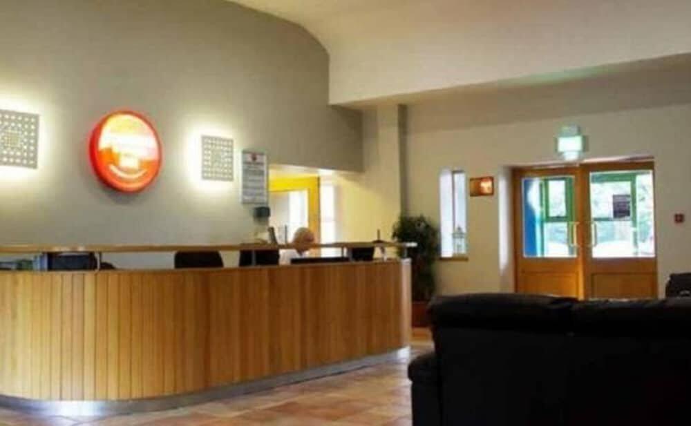 Foto del exterior de Hotel The Commons Express Inn 