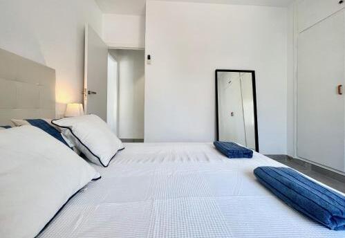 Foto de una habitación de Aparthotel GOLDEN COAST CALAFELL 2