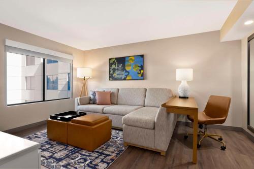 Foto de una habitación de The Plaza Suites Hotel