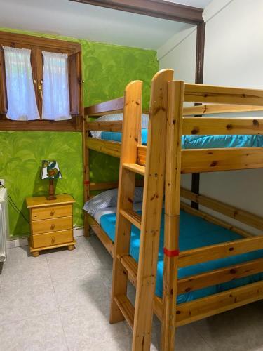 Foto de una habitación de Albergue La HERMIDA