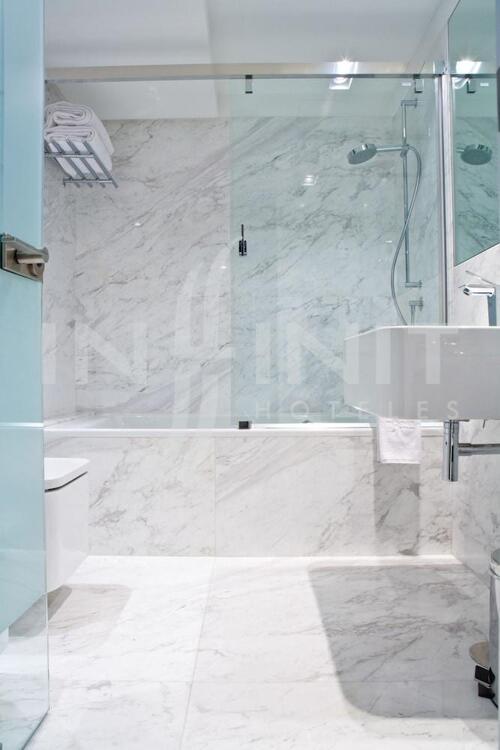 Foto del baño de Hotel Inffinit