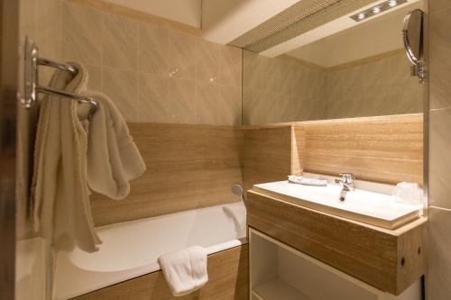 Foto del baño de Hôtel-Résidence Le Lys