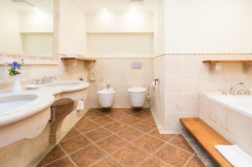 Foto de una habitación de Hotel Alpenhof