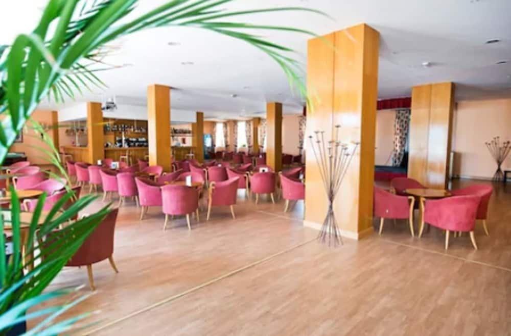 Foto de restauración de Hotel Bahía Tropical