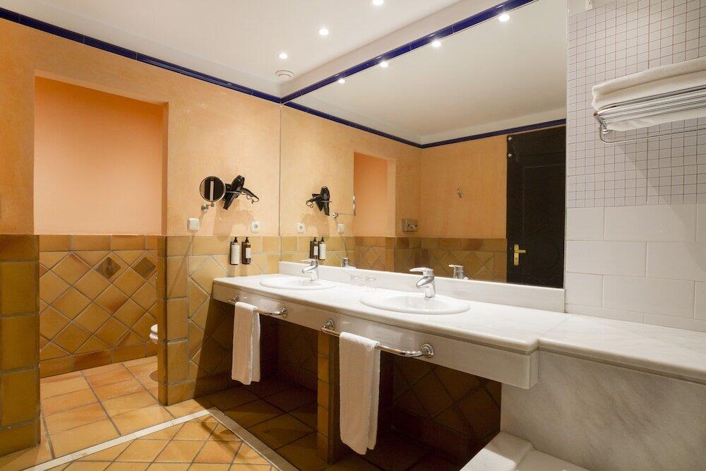 Foto del baño de Ibersol Almuñecar Beach &amp;amp; Spa Hotel