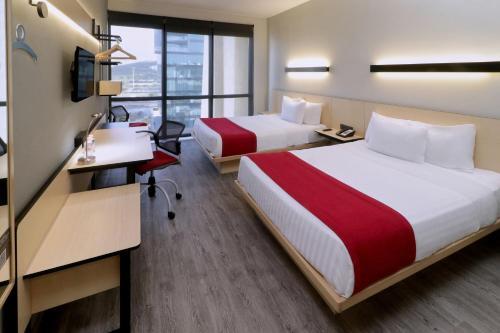 Foto de una habitación de Hotel City Express Plus Monterrey Galerías
