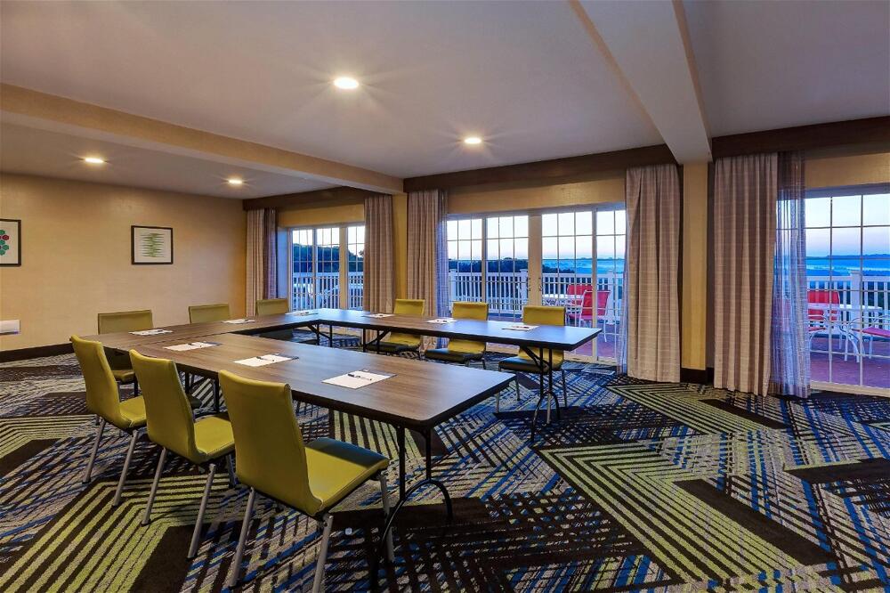 Photo – Holiday Inn Express Hotel &amp;amp; Suites Petoskey, an IHG Hotel