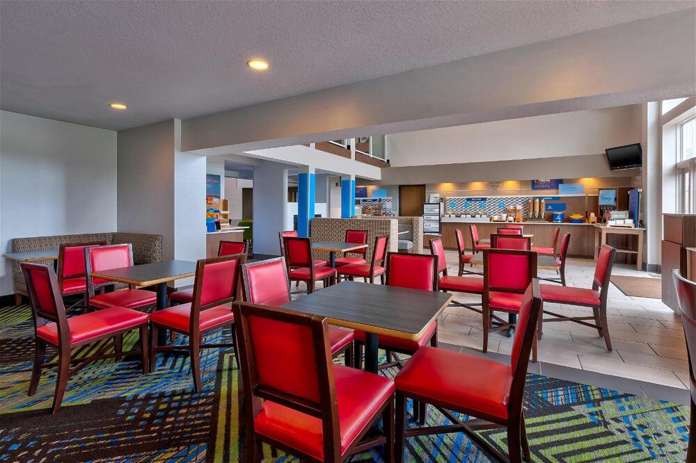 Dining – Holiday Inn Express Hotel &amp;amp; Suites Petoskey, an IHG Hotel