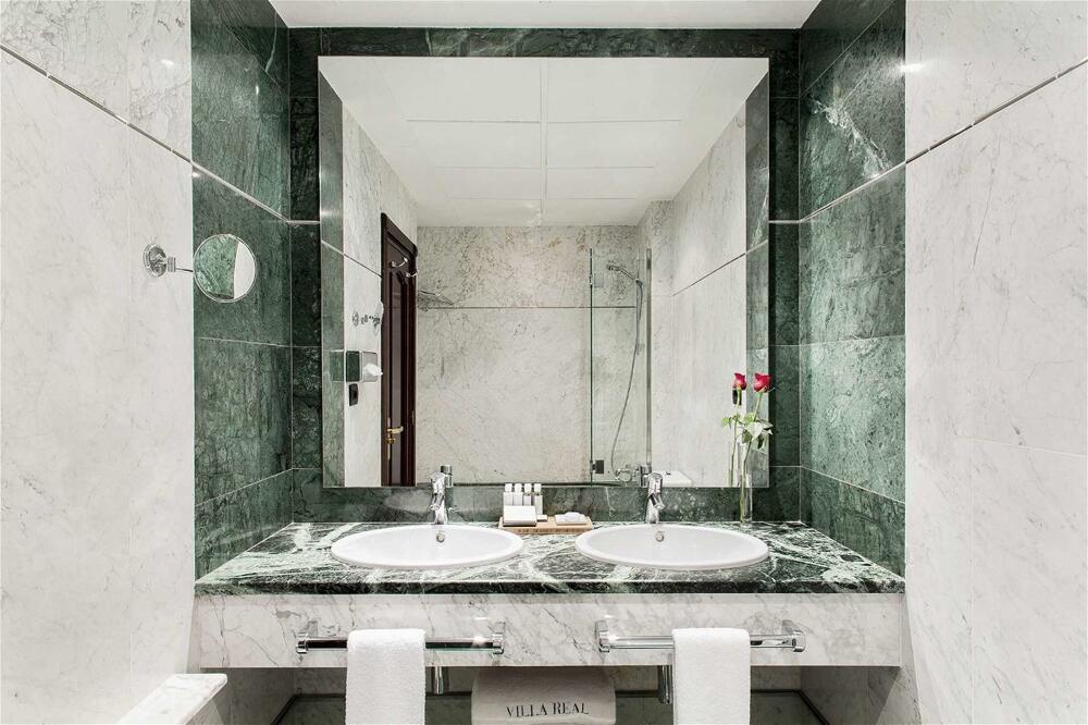 Foto del baño de Hotel Villa Real, a member of Preferred Hotels &amp;amp; Resorts