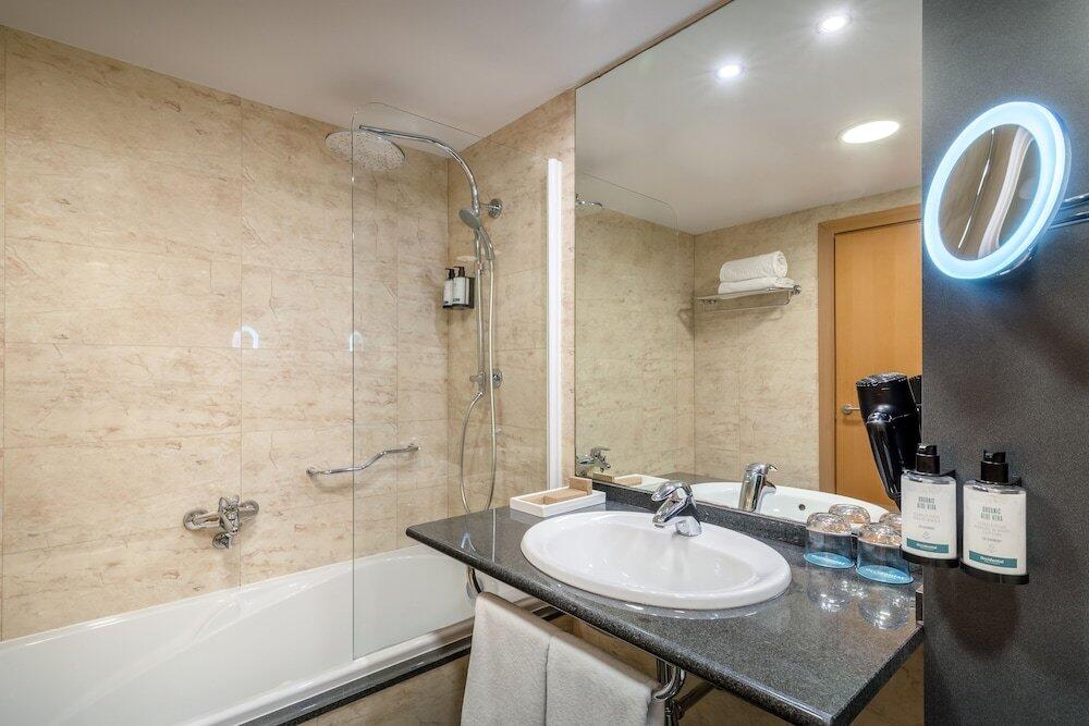 Foto del baño de Hotel Occidental Atenea Mar - Adults Only