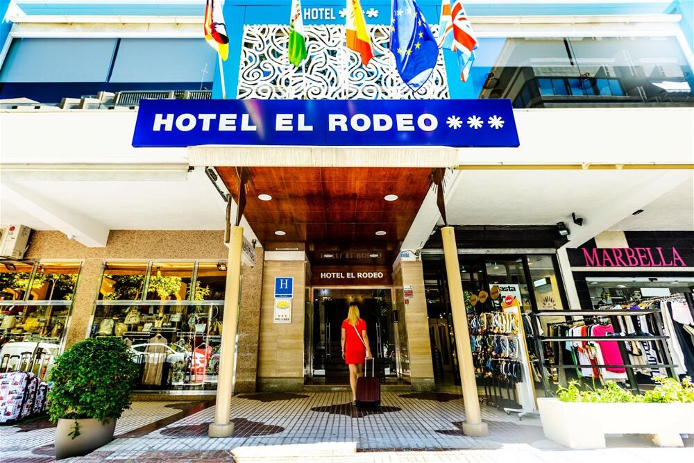 Foto del exterior de Hotel Monarque El Rodeo