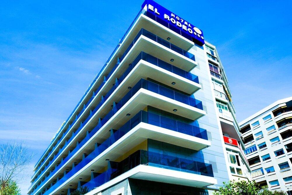 Foto del exterior de Hotel Monarque El Rodeo