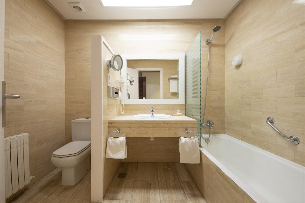 Bathroom – Hotel Huerto del Cura