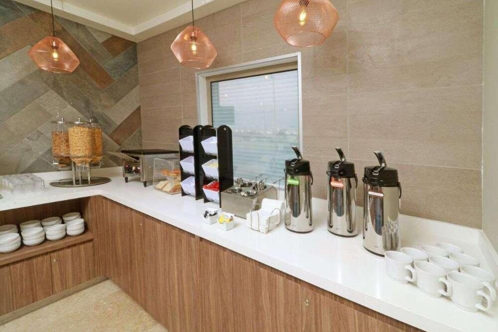 Foto de restauración de Hotel Wyndham Garden Monterrey Valle Real