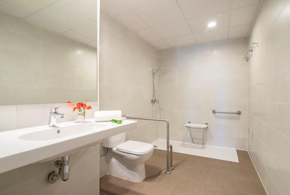 Foto del baño de Hotel Roquetas El Palmeral by Pierre &amp;amp; Vacances