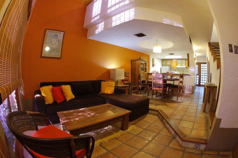 Foto de una habitación de Villas El Rancho Green Resort