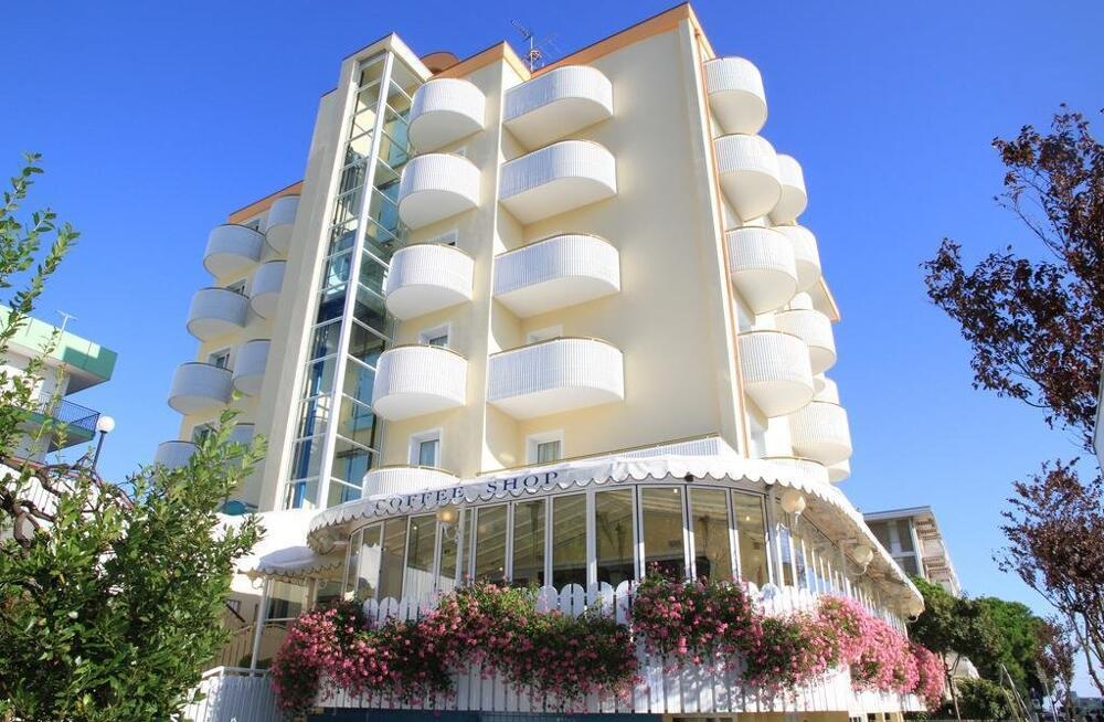 Foto del exterior de Salus Smart &amp;amp; Chic Hotel